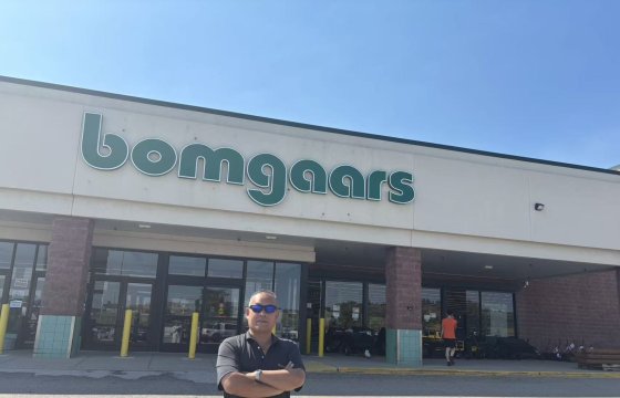 刘金涛老板在美国做市场调研